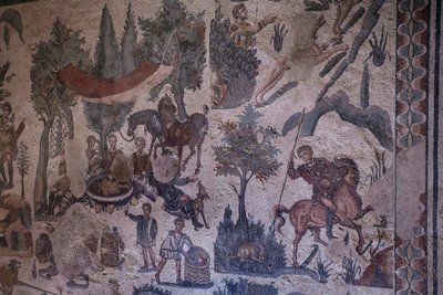 Sala della piccola caccia. Vista generale del mosaico. III - IV secolo. Villa Romana del Casale, Sicilia. Sito UNESCO. da William M. Timlin