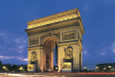 Vista dal basso di un arco, Arc De Triomphe, Parigi, Francia da Benjamin Baud