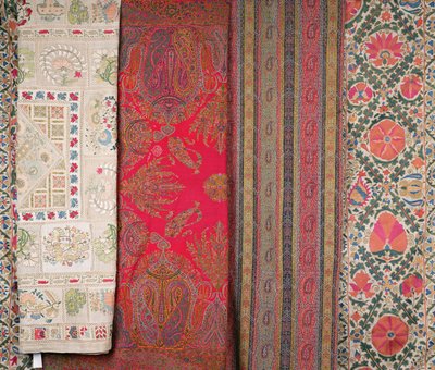 Mihrab Susani, Uzbekistan, fine XIX secolo; Sciarpa, Kashmir, realizzata da Momtaz da Unbekannt