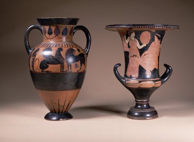 Da sinistra a destra: anfora a figure nere orientalizzante, greca, VI secolo a.C.; calice-krater a figure rosse, greco, Italia meridionale, IV secolo a.C. (ceramica) da Unbekannt