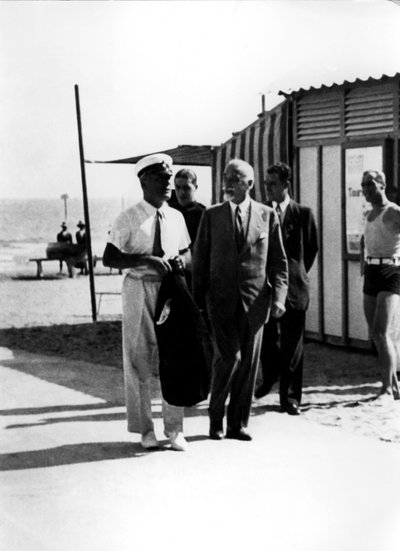 Mostra del Cinema anni 1930: Benito Mussolini al Lido con il Conte Giuseppe Volpi di Misurata, Venezia da Unbekannt