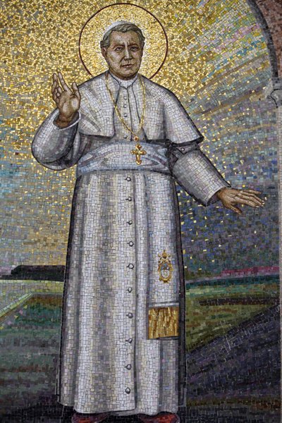Abbazia benedettina Madonna della Scala, Noci, Puglia: Mosaico raffigurante Papa Pio X da Unbekannt