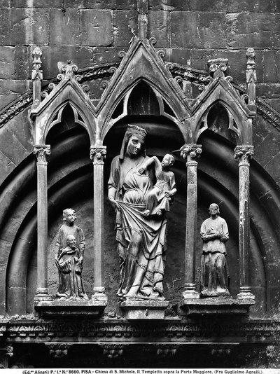 Madonna con Bambino e due Santi. Dipinto di Fra Guglielmo Agnelli situato nel piccolo tempio sopra il Portale Principale, Chiesa di San Michele in Borgo, Pisa. da Unbekannt