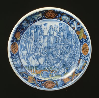 Piatto di maiolica decorato con l