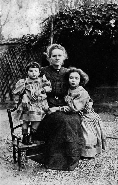 Marie Curie con le sue figlie Irene ed Eve da Unbekannter Künstler