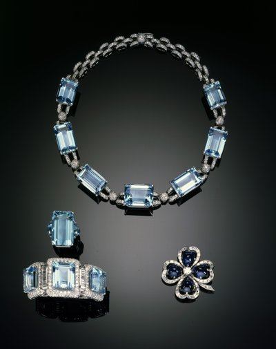Collana, anello, spilla e braccialetto da Unbekannt