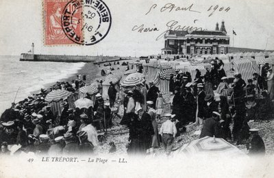Treport: la folla di villeggianti sulla spiaggia e il casinò sullo sfondo da William M. Timlin