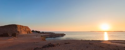 Vista panoramica del piccolo tempio di Nefertari, Abu Simbel, Egitto da Unbekannter Künstler
