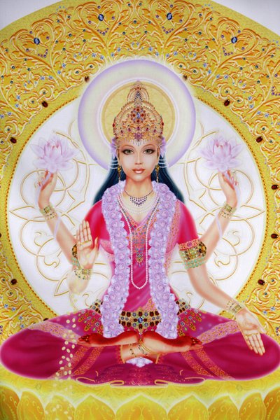 Immagine che mostra Lakshmi, Dea della ricchezza e consorte di Lord Vishnu, seduta con fiori di loto da Unbekannt
