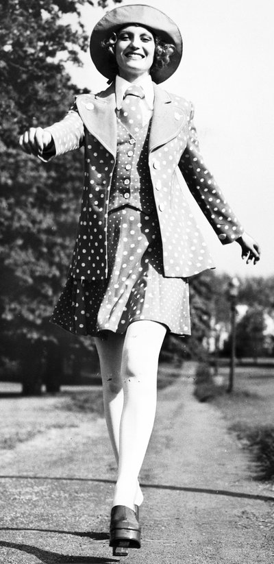 Minidress a pois, maggio 1972 da Unbekannt