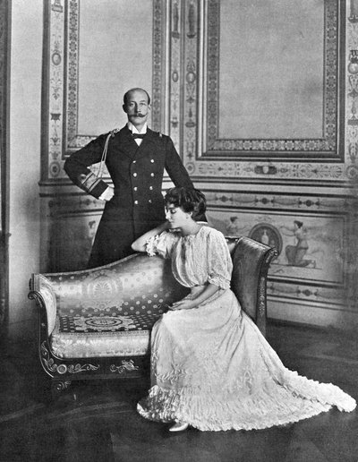 Il principe Giorgio di Grecia e la principessa Marie Bonaparte nella casa di città del principe Roland Bonaparte, Parigi, foto di Paul Boyer da Unbekannter Künstler