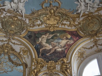 Psiche che solleva la lampada per contemplare il suo sposo. da Unbekannt
