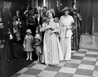 La regina Elisabetta e le principesse che lasciano la Cattedrale di St Paul, 6 maggio 1935 da Unbekannt