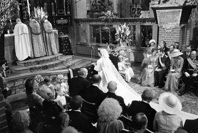 Regina Silvia e re Carlo XVI Gustavo durante la cerimonia di matrimonio nella Storkyrkan a Stoccolma da Unbekannter Künstler