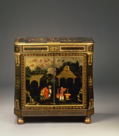 Mobile Regency tole peinte nero giapponese, con porte anteriori dipinte con figure di mercanti in un paesaggio, raro da Unbekannt
