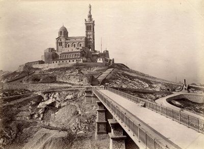 Architettura religiosa: vista esterna della Basilica di Notre Dame de la Garde, anche chiamata la 