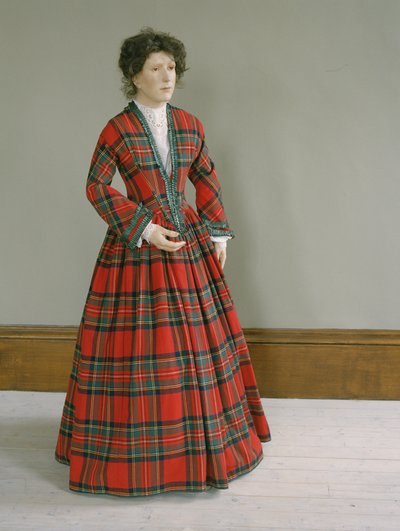 Vestito di lana tartan Royal Stewart con rifiniture in seta arricciata, c.1845-50 da Unbekannt