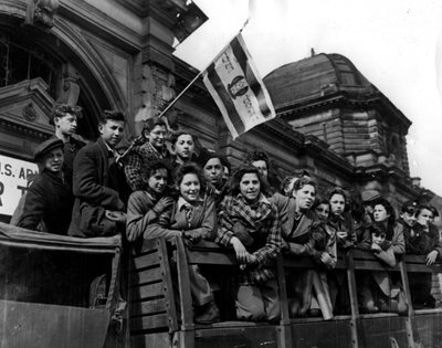 Seconda Guerra Mondiale (1939-1945): Germania inizio 1946: Parte dei 450 bambini e adolescenti ebrei sopravvissuti ai campi di sterminio da trasportare a Marsiglia per raggiungere la Palestina. da Unbekannt