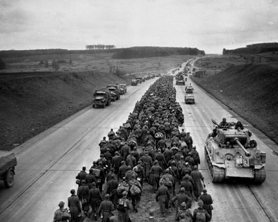 Seconda Guerra Mondiale: Vicino a Giessen, Germania, a nord di Francoforte sul Meno, 29 marzo da Unbekannt