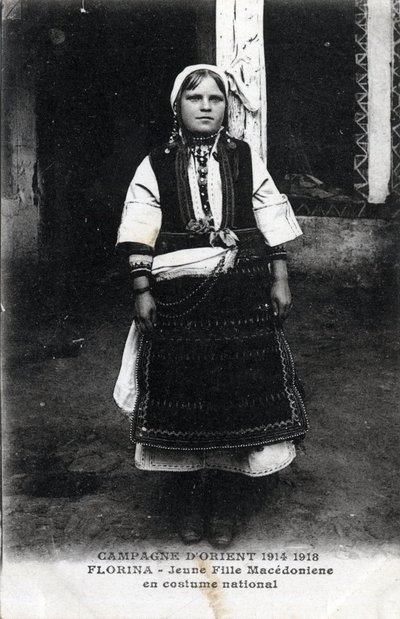 Ritratto di una ragazza macedone in costume nazionale da William M. Timlin