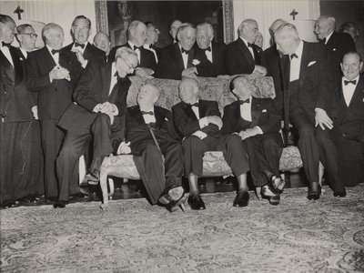 Sir Winston Churchill e Dwight D. Eisenhower a una cena tenuta a Winfield House, la casa dell