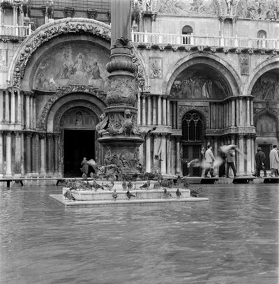 Piazza San Marco durante le inondazioni a Venezia (fenomeno dell