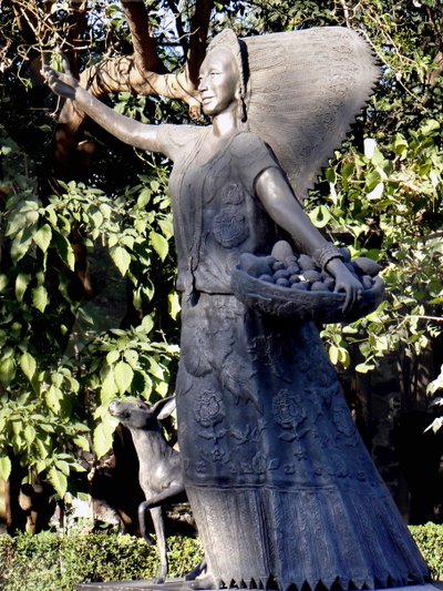 Statua di Dolores Olmedo (bronzo) da Unbekannt