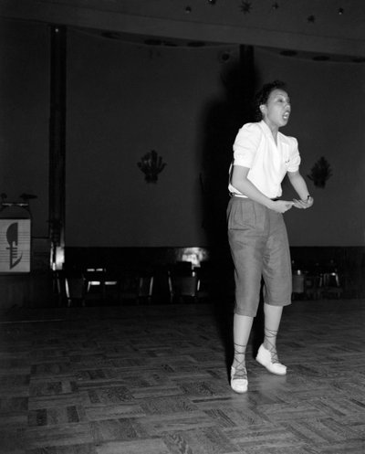 La cantante pop e ballerina Josephine Baker al Festival Internazionale del Cinema di Venezia Lido - 1948 da Unbekannt