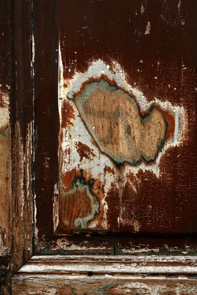 Segni del tempo. Arte astratta che mostra forme come testimoni del passare del tempo. Tracce su legno. Fotografia di Michel Lunardelli da Unbekannt