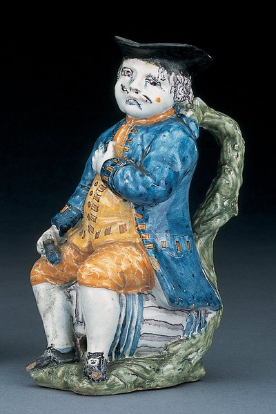 Brocca Toby con volto e mani di colore manganese pallido, che tiene una brocca globulare vuota di colore buff in giacca e pantaloni blu lavato, e gilet verde, c.1800 da Unbekannt