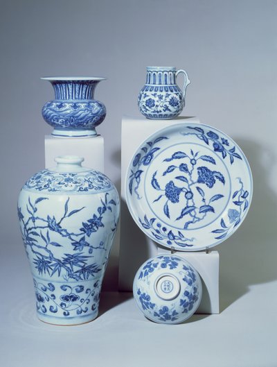 Vaso, ciotola, piatto e due piccoli vasi, Ming da Unbekannt