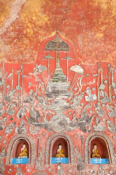 Muro con piccoli Buddha e figure di vetro piombato, Monastero Shwe Yaunghwe Kyaung, Nyaungshwe, Lago Inle, Myanmar da Unbekannter Künstler