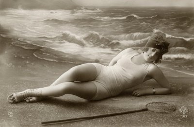 Donna in costume da bagno, c. primi del 1900 (cartolina) da Alec Hunter