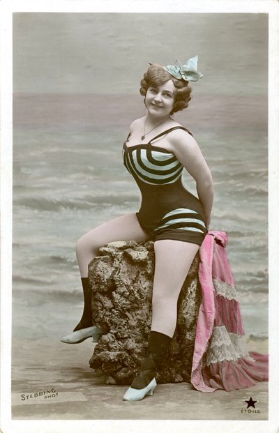 Donna in costume da bagno, c. primi del 1900 (cartolina) da Alec Hunter