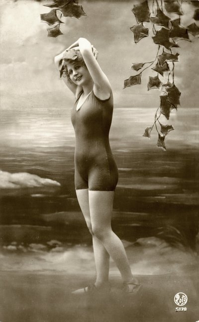 Donna in costume da bagno, c. primi del 1900 (cartolina) da Alec Hunter