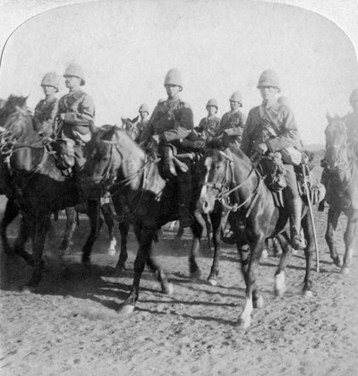10° Ussari dopo aver respinto un attacco boero, Colesberg, Sudafrica, 4 gennaio 1900 da Underwood and Underwood