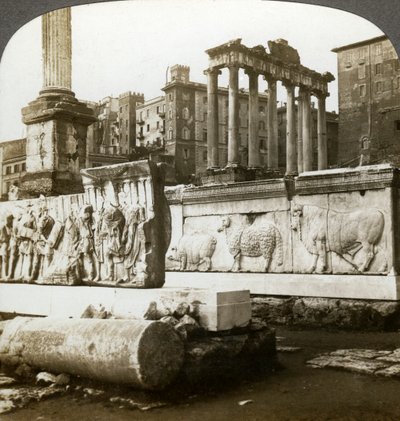 Bassorilievi di Traiano e Colonna di Foca nel Foro, Roma, Italia da Underwood and Underwood