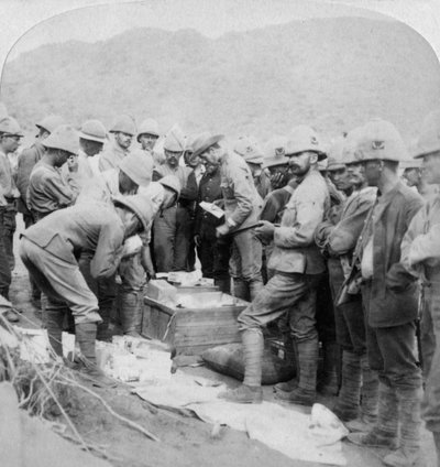 Regali di Natale da casa, alle truppe con Methuen al fiume Modder, Sudafrica da Underwood and Underwood