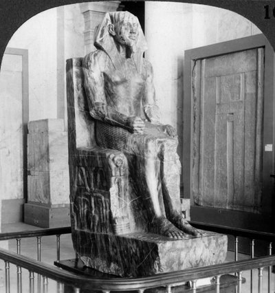 Statua di diorite del re Chefren, costruttore della seconda piramide di Giza, Il Cairo, Egitto, 1905 da Underwood and Underwood