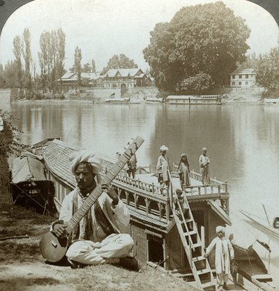 Festa in houseboat, fiume Jhelum, Kashmir, India, c1900s da Underwood and Underwood