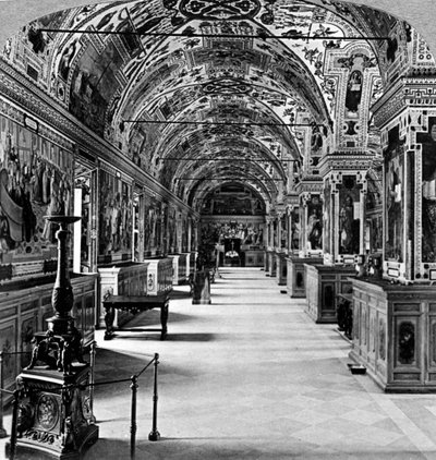 Interno della Biblioteca Vaticana, Roma, Italia da Underwood and Underwood