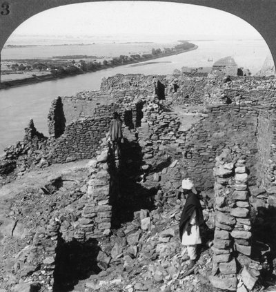 Kasr Qasr Ibrim e una vista sul Nilo in Nubia, Egitto da Underwood and Underwood
