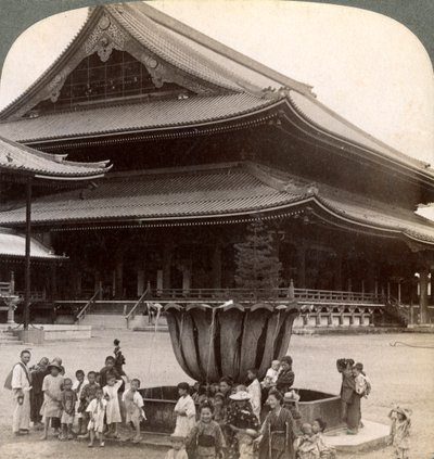Facciata principale di Higashi Hongan-ji, il più grande tempio buddista del Giappone, Kyoto, 1904 da Underwood and Underwood