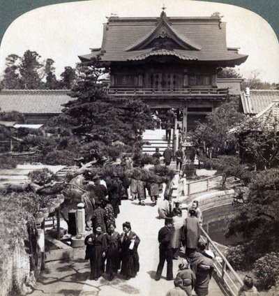 Ingresso principale al Tempio di Kameido, Tokyo, Giappone, 1904 da Underwood and Underwood