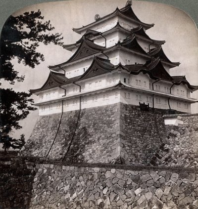 Castello medievale con fossato dei principi giapponesi, occasionalmente usato dal Mikado Nagoya, Giappone da Underwood and Underwood