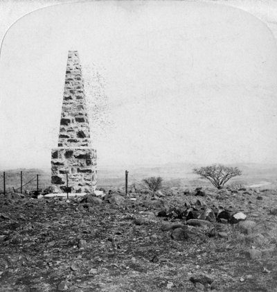 Monumento al 27° Inniskillings, Harts Hill, vicino a Colenso, Natal, Sudafrica, Guerra Boera, 1901 da Underwood and Underwood