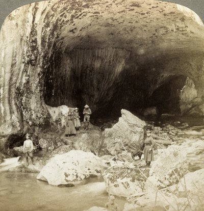 Ponte naturale, Warm Spring Creek, Wyoming, USA da Underwood and Underwood
