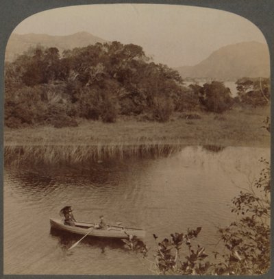 Sul Lago Superiore del grazioso Killarney, Irlanda, 1901 da Underwood and Underwood