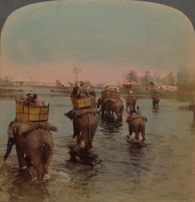 Ritorno al campo dopo una giornata di caccia, giungla di Bebar, India da Underwood and Underwood