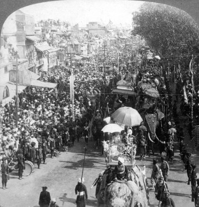 Il duca e la duchessa di Connaught nella grande processione del Durbar, Delhi, India, 1903 da Underwood and Underwood